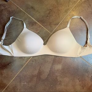 VS The T-Shirt Lightly Lined Wireless Bra 34DD